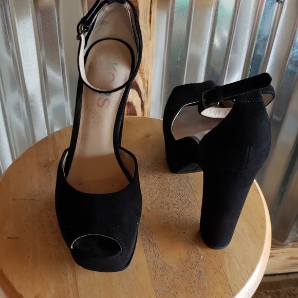 Shoes - Picture 4 of 4